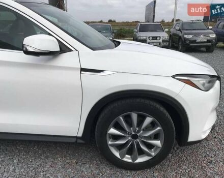 Белый Инфинити QX50, объемом двигателя 2 л и пробегом 60 тыс. км за 25740 $, фото 3 на Automoto.ua