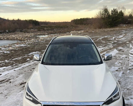 Белый Инфинити QX50, объемом двигателя 2 л и пробегом 55 тыс. км за 28000 $, фото 2 на Automoto.ua