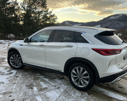 Белый Инфинити QX50, объемом двигателя 2 л и пробегом 55 тыс. км за 28000 $, фото 5 на Automoto.ua