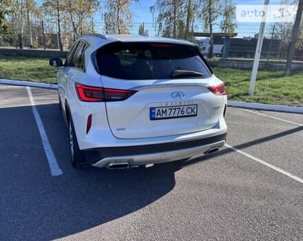 Белый Инфинити QX50, объемом двигателя 2 л и пробегом 56 тыс. км за 27900 $, фото 1 на Automoto.ua