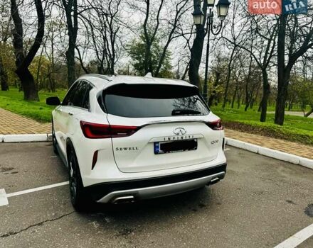 Белый Инфинити QX50, объемом двигателя 2 л и пробегом 26 тыс. км за 31000 $, фото 2 на Automoto.ua