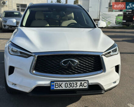 Белый Инфинити QX50, объемом двигателя 2 л и пробегом 71 тыс. км за 23999 $, фото 2 на Automoto.ua
