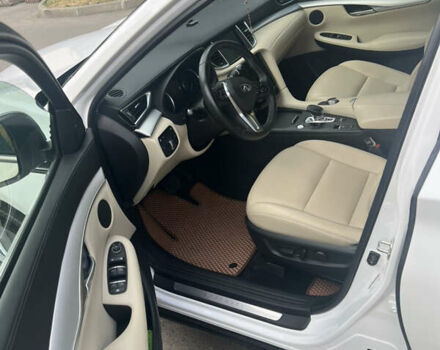 Белый Инфинити QX50, объемом двигателя 2 л и пробегом 107 тыс. км за 27500 $, фото 4 на Automoto.ua