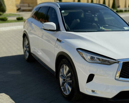Белый Инфинити QX50, объемом двигателя 2 л и пробегом 60 тыс. км за 25000 $, фото 3 на Automoto.ua