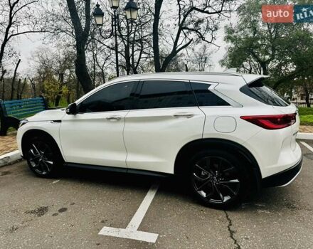 Белый Инфинити QX50, объемом двигателя 2 л и пробегом 26 тыс. км за 31000 $, фото 3 на Automoto.ua