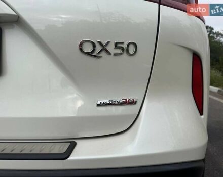 Белый Инфинити QX50, объемом двигателя 1.99 л и пробегом 55 тыс. км за 28000 $, фото 3 на Automoto.ua