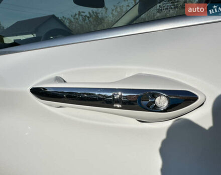 Белый Инфинити QX50, объемом двигателя 2 л и пробегом 71 тыс. км за 23999 $, фото 15 на Automoto.ua