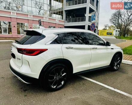 Белый Инфинити QX50, объемом двигателя 2 л и пробегом 26 тыс. км за 31000 $, фото 1 на Automoto.ua
