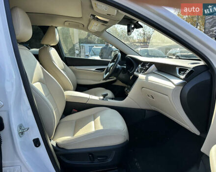 Белый Инфинити QX50, объемом двигателя 2 л и пробегом 71 тыс. км за 23999 $, фото 27 на Automoto.ua