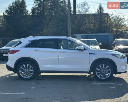 Белый Инфинити QX50, объемом двигателя 2 л и пробегом 71 тыс. км за 23999 $, фото 3 на Automoto.ua