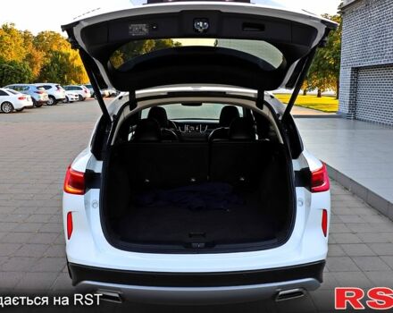 Белый Инфинити QX50, объемом двигателя 2 л и пробегом 85 тыс. км за 21999 $, фото 7 на Automoto.ua