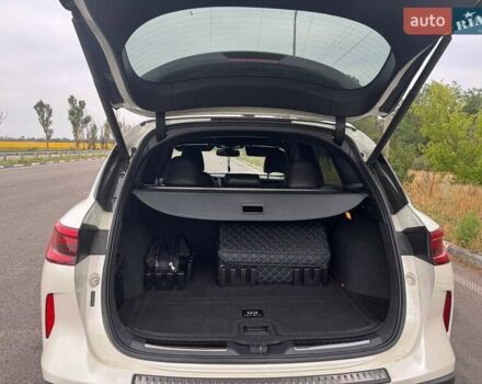 Белый Инфинити QX50, объемом двигателя 1.99 л и пробегом 55 тыс. км за 28000 $, фото 6 на Automoto.ua