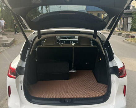 Белый Инфинити QX50, объемом двигателя 2 л и пробегом 107 тыс. км за 27500 $, фото 8 на Automoto.ua