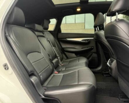 Белый Инфинити QX50, объемом двигателя 2 л и пробегом 14 тыс. км за 6300 $, фото 10 на Automoto.ua