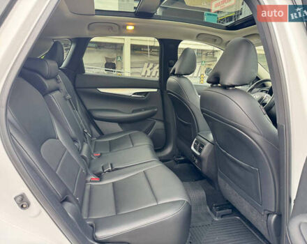 Белый Инфинити QX50, объемом двигателя 2 л и пробегом 81 тыс. км за 21900 $, фото 19 на Automoto.ua