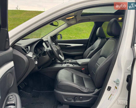 Белый Инфинити QX50, объемом двигателя 2 л и пробегом 81 тыс. км за 21900 $, фото 15 на Automoto.ua