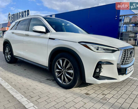 Белый Инфинити QX50, объемом двигателя 2 л и пробегом 74 тыс. км за 29700 $, фото 3 на Automoto.ua