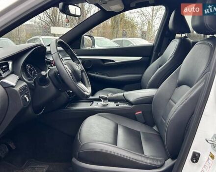 Білий Інфініті QX50, об'ємом двигуна 1.99 л та пробігом 54 тис. км за 27200 $, фото 13 на Automoto.ua