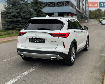 Белый Инфинити QX50, объемом двигателя 2 л и пробегом 81 тыс. км за 21900 $, фото 8 на Automoto.ua