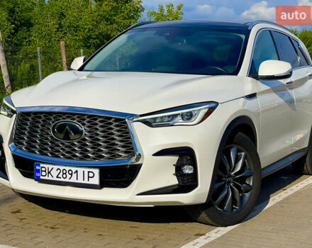 Белый Инфинити QX50, объемом двигателя 2 л и пробегом 74 тыс. км за 29700 $, фото 1 на Automoto.ua