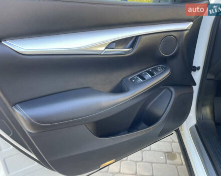 Белый Инфинити QX50, объемом двигателя 2 л и пробегом 74 тыс. км за 29700 $, фото 27 на Automoto.ua