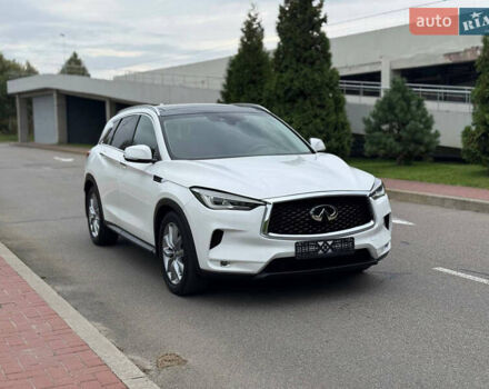 Белый Инфинити QX50, объемом двигателя 2 л и пробегом 81 тыс. км за 21900 $, фото 4 на Automoto.ua