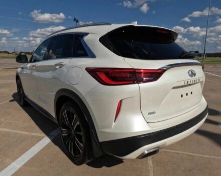 Белый Инфинити QX50, объемом двигателя 2 л и пробегом 26 тыс. км за 6300 $, фото 4 на Automoto.ua