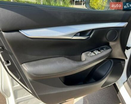 Белый Инфинити QX50, объемом двигателя 2 л и пробегом 75 тыс. км за 25490 $, фото 11 на Automoto.ua