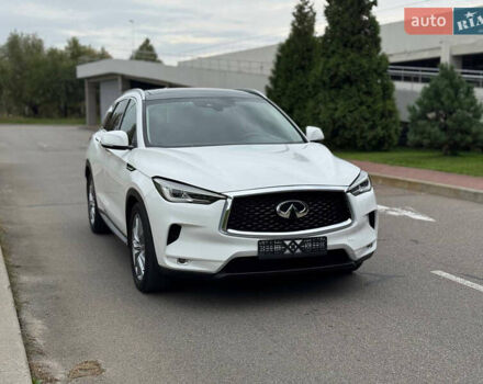 Белый Инфинити QX50, объемом двигателя 2 л и пробегом 81 тыс. км за 21900 $, фото 3 на Automoto.ua