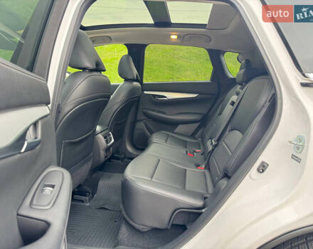 Белый Инфинити QX50, объемом двигателя 2 л и пробегом 81 тыс. км за 21900 $, фото 18 на Automoto.ua