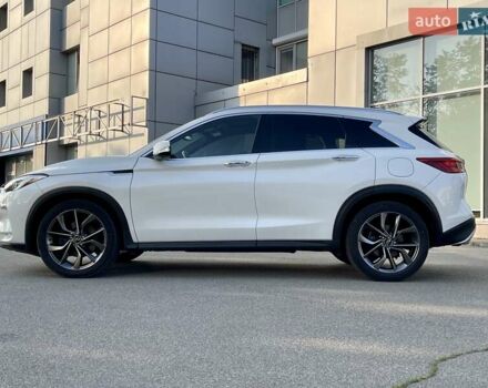 Белый Инфинити QX50, объемом двигателя 1.99 л и пробегом 34 тыс. км за 34999 $, фото 3 на Automoto.ua