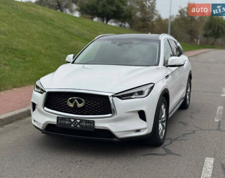 Белый Инфинити QX50, объемом двигателя 2 л и пробегом 81 тыс. км за 21900 $, фото 1 на Automoto.ua