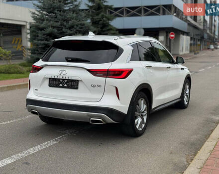 Белый Инфинити QX50, объемом двигателя 2 л и пробегом 81 тыс. км за 21900 $, фото 6 на Automoto.ua