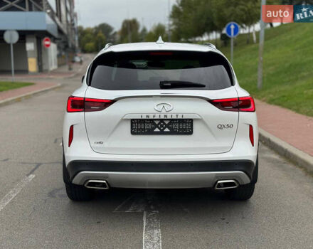 Белый Инфинити QX50, объемом двигателя 2 л и пробегом 81 тыс. км за 21900 $, фото 9 на Automoto.ua