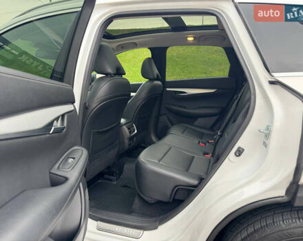 Белый Инфинити QX50, объемом двигателя 2 л и пробегом 81 тыс. км за 21900 $, фото 17 на Automoto.ua