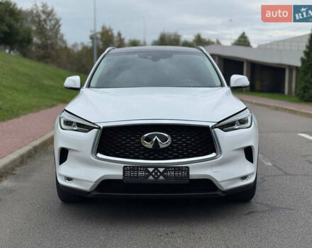 Белый Инфинити QX50, объемом двигателя 2 л и пробегом 81 тыс. км за 21900 $, фото 2 на Automoto.ua