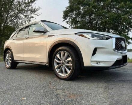Белый Инфинити QX50, объемом двигателя 2 л и пробегом 56 тыс. км за 7300 $, фото 1 на Automoto.ua