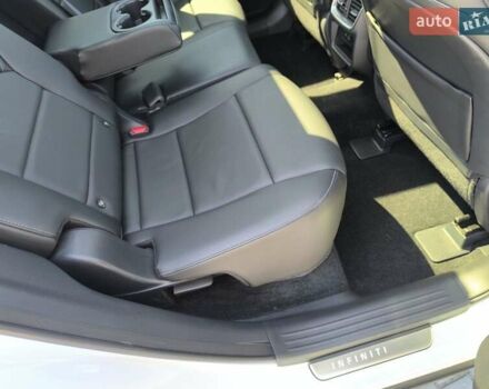 Белый Инфинити QX50, объемом двигателя 2 л и пробегом 14 тыс. км за 29800 $, фото 69 на Automoto.ua