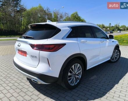 Белый Инфинити QX50, объемом двигателя 2 л и пробегом 14 тыс. км за 29800 $, фото 2 на Automoto.ua