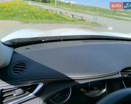 Белый Инфинити QX50, объемом двигателя 2 л и пробегом 14 тыс. км за 29800 $, фото 81 на Automoto.ua