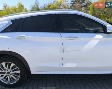 Белый Инфинити QX50, объемом двигателя 2 л и пробегом 14 тыс. км за 29800 $, фото 315 на Automoto.ua