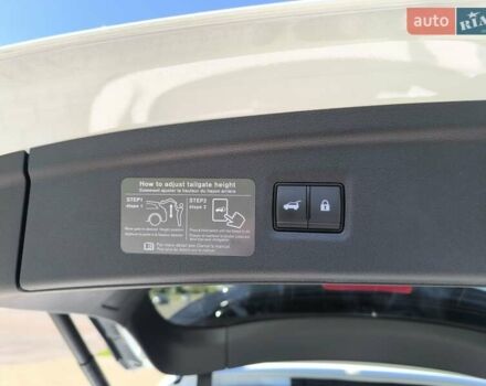 Белый Инфинити QX50, объемом двигателя 2 л и пробегом 14 тыс. км за 29800 $, фото 223 на Automoto.ua