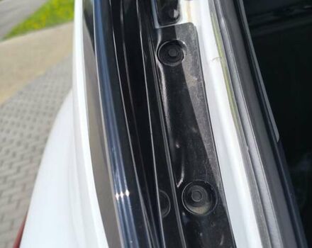 Белый Инфинити QX50, объемом двигателя 2 л и пробегом 14 тыс. км за 29800 $, фото 228 на Automoto.ua