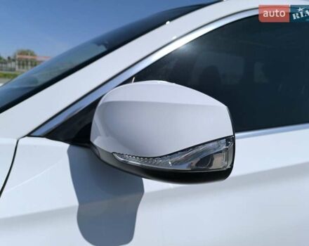 Белый Инфинити QX50, объемом двигателя 2 л и пробегом 14 тыс. км за 29800 $, фото 254 на Automoto.ua