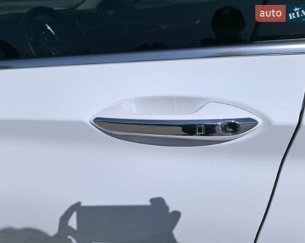 Белый Инфинити QX50, объемом двигателя 2 л и пробегом 14 тыс. км за 29800 $, фото 267 на Automoto.ua