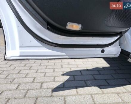 Белый Инфинити QX50, объемом двигателя 2 л и пробегом 14 тыс. км за 29800 $, фото 136 на Automoto.ua