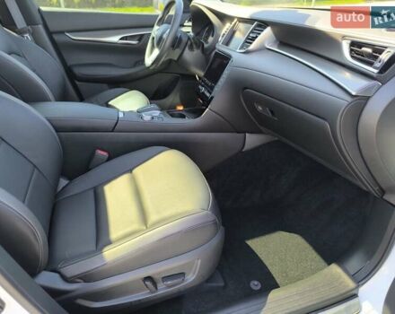 Белый Инфинити QX50, объемом двигателя 2 л и пробегом 14 тыс. км за 29800 $, фото 37 на Automoto.ua