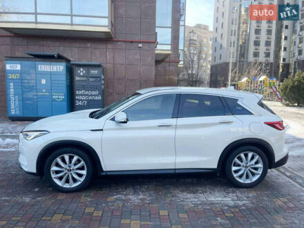 Белый Инфинити QX50, объемом двигателя 2 л и пробегом 71 тыс. км за 27250 $, фото 1 на Automoto.ua