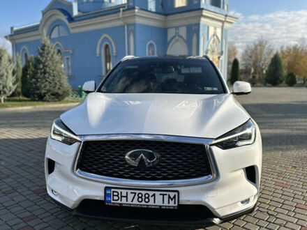Белый Инфинити QX50, объемом двигателя 2 л и пробегом 126 тыс. км за 23000 $, фото 1 на Automoto.ua