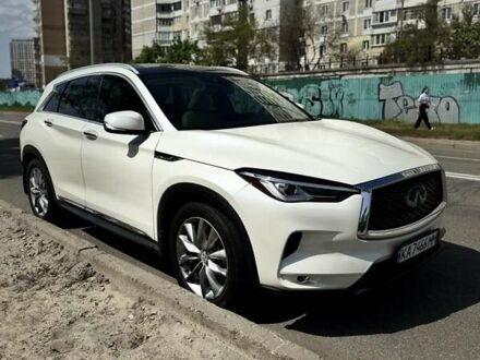 Белый Инфинити QX50, объемом двигателя 2 л и пробегом 66 тыс. км за 29999 $, фото 1 на Automoto.ua